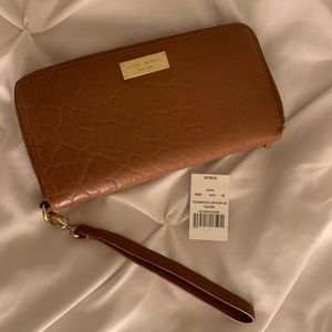 Henri Bendel wallet light brown NWT